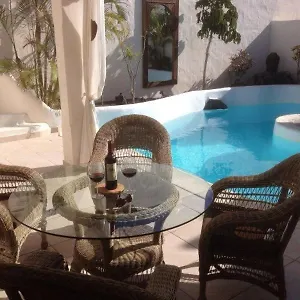 https://mi-casa-su-casa.in-canary-islands.com
